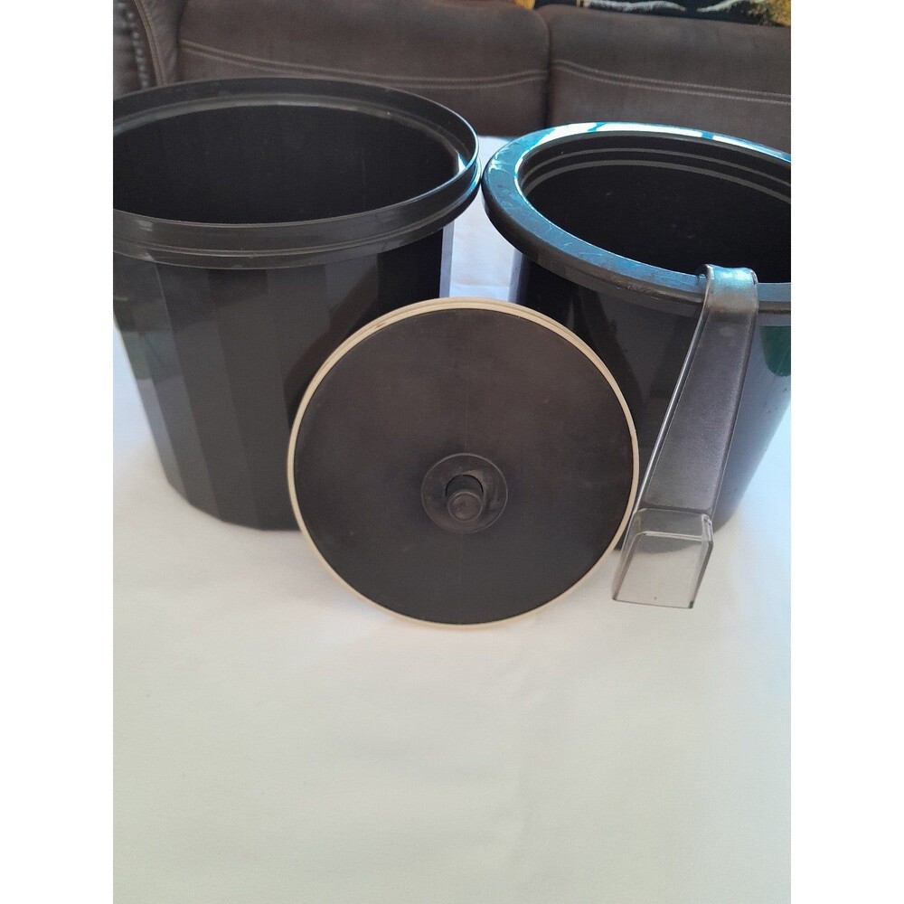 Tupperware ice bucket with tongs - Picture 6 of 11